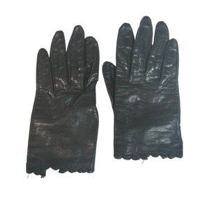 Vintage Ladies Super Soft Leather Gloves one‎ pair White Pearl Closure